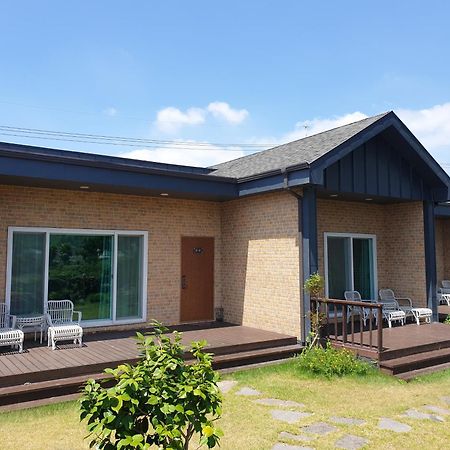 Wind Jeju Cafe & Pension Seogwipo Extérieur photo