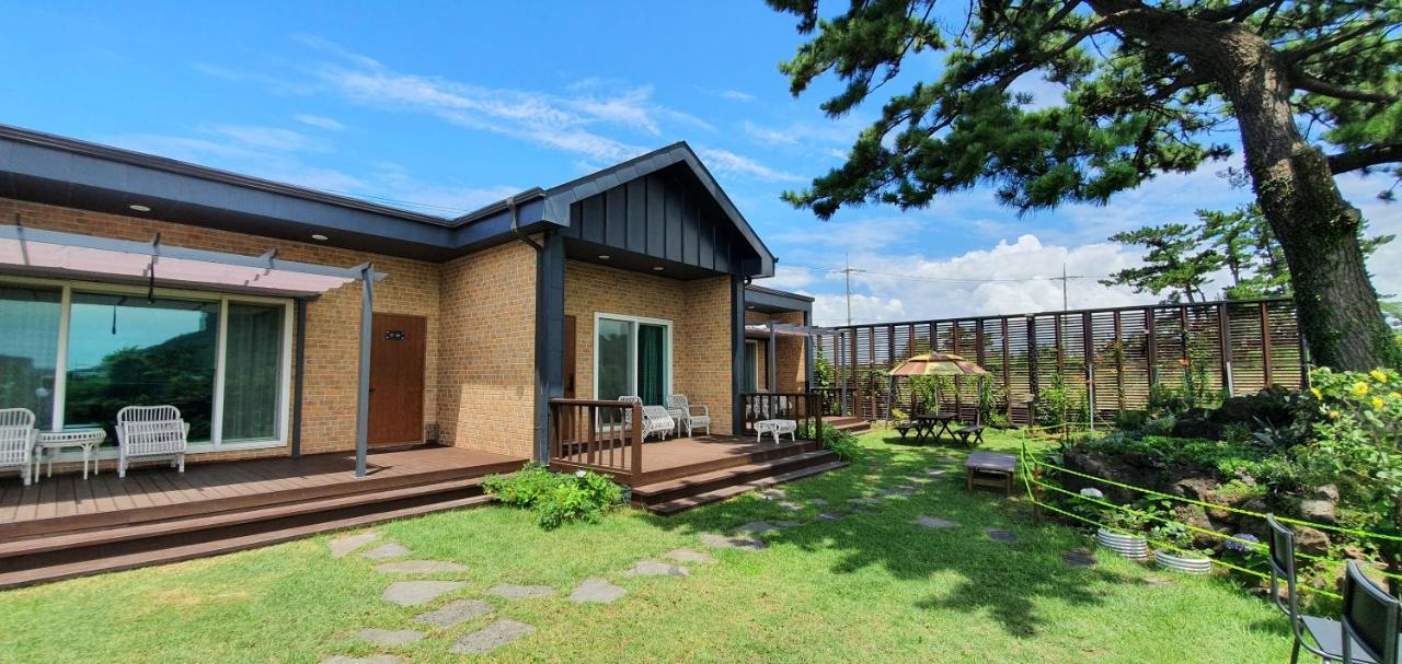 Wind Jeju Cafe & Pension Seogwipo Extérieur photo