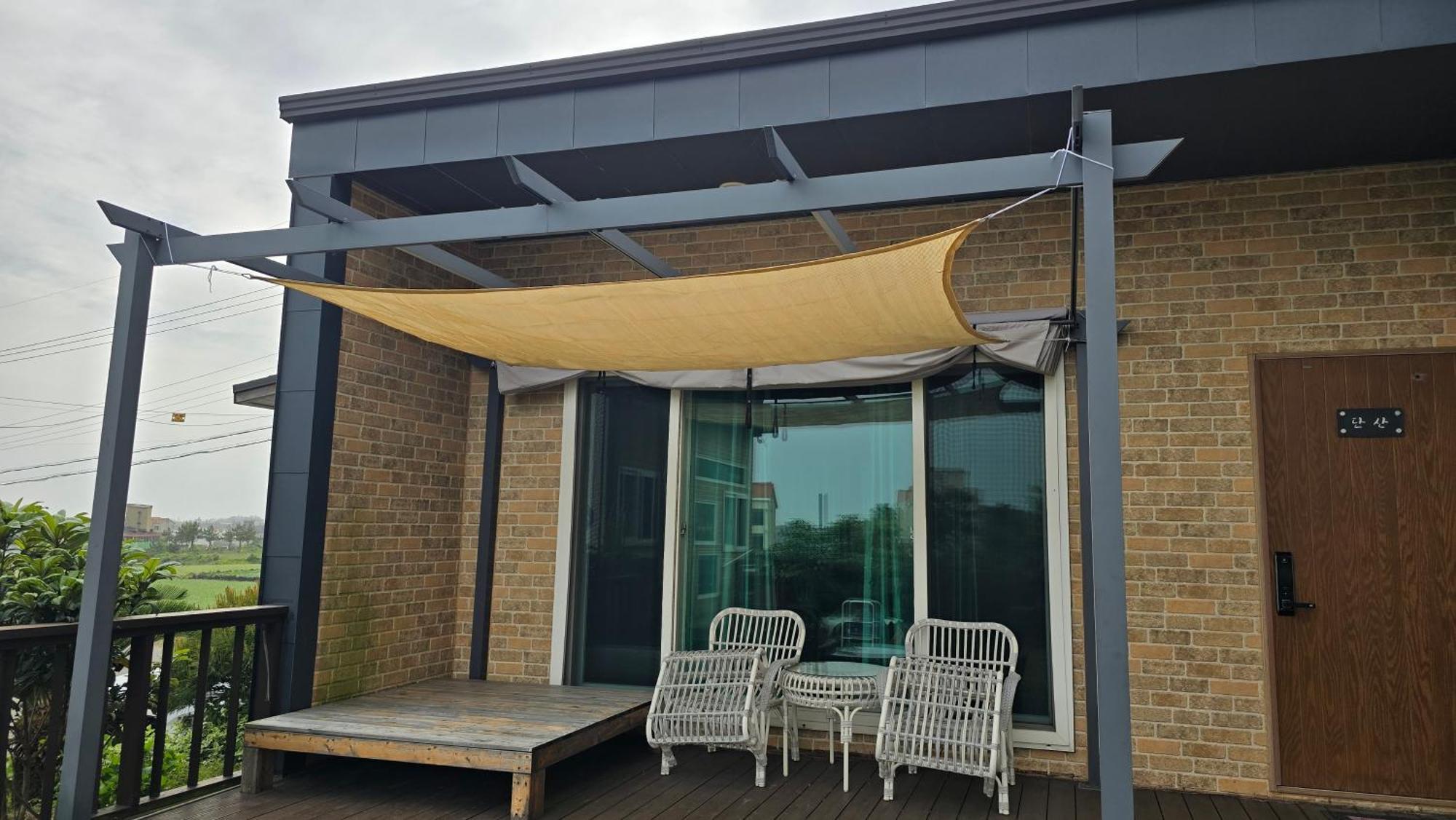 Wind Jeju Cafe & Pension Seogwipo Extérieur photo