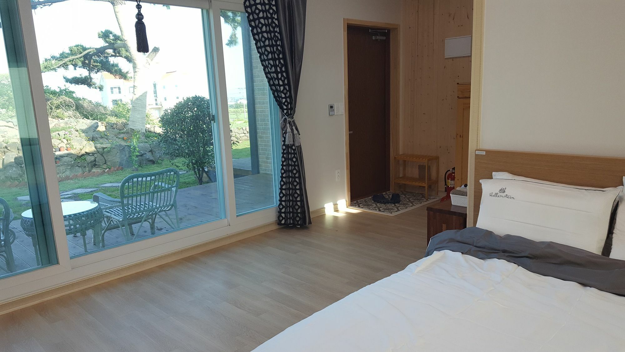 Wind Jeju Cafe & Pension Seogwipo Extérieur photo
