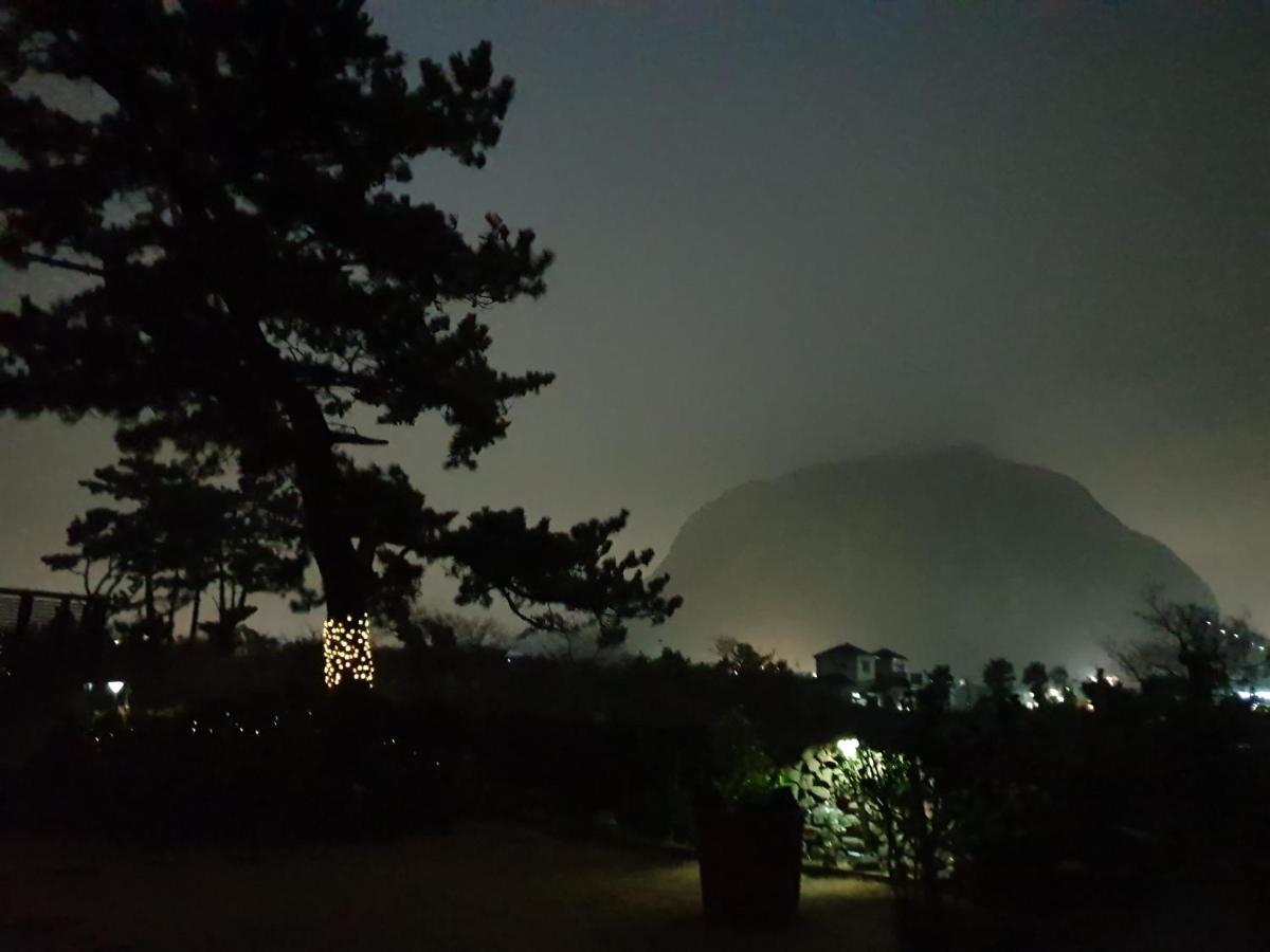 Wind Jeju Cafe & Pension Seogwipo Extérieur photo