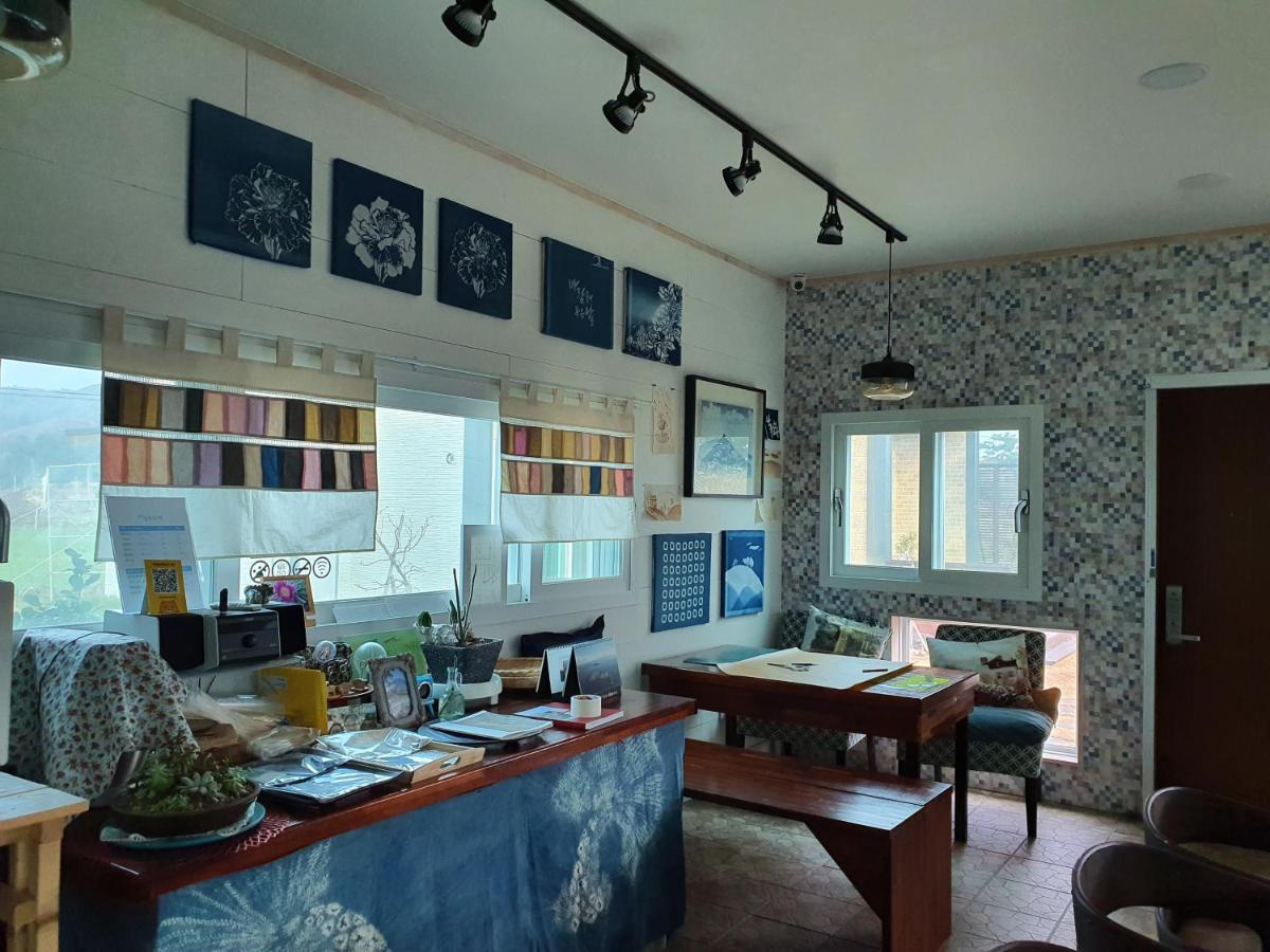 Wind Jeju Cafe & Pension Seogwipo Extérieur photo
